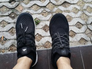 เทียบชัดๆ รองเท้า Adidas Ultraboost Core Black 1.0 กับ 2.0 ต่างกันอย่างไร